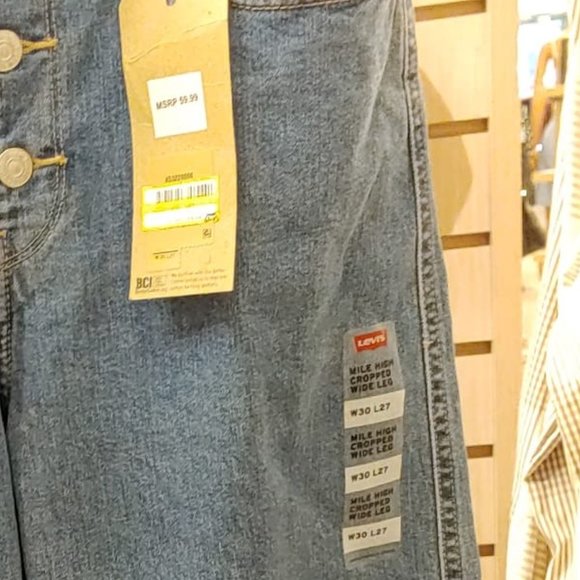 Levi's Women's High Rise Wide Leg Cropped Jeans - Picture 8 of 8